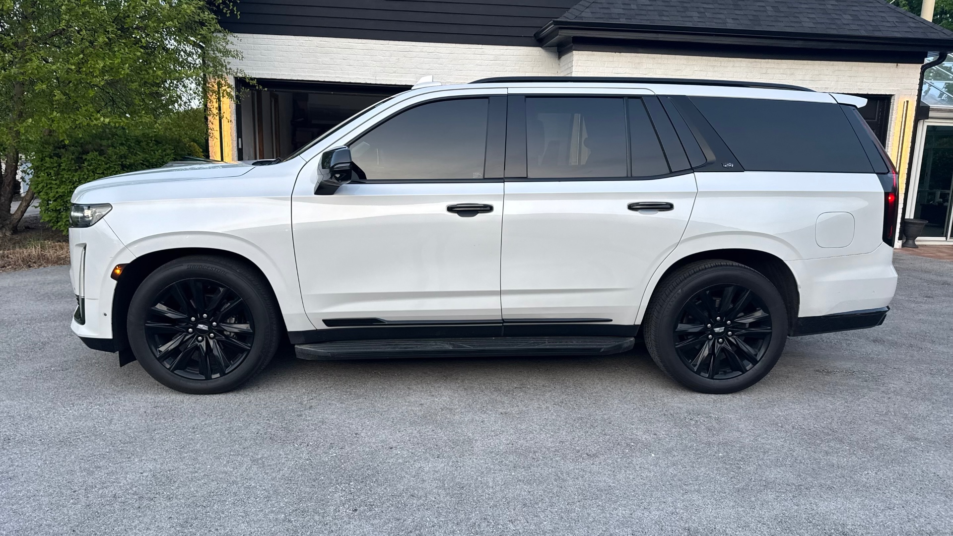 Cadillac Escalade photo 2