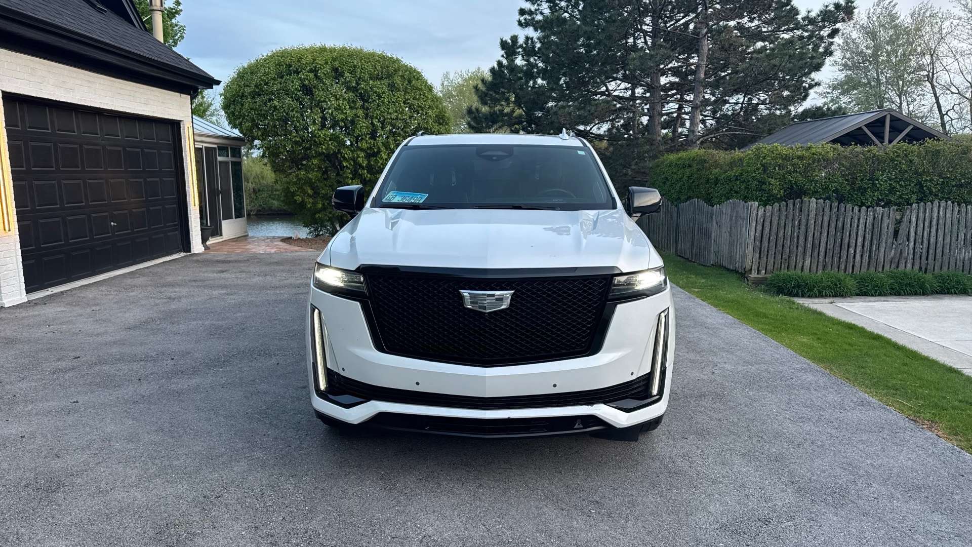 Cadillac Escalade photo 3